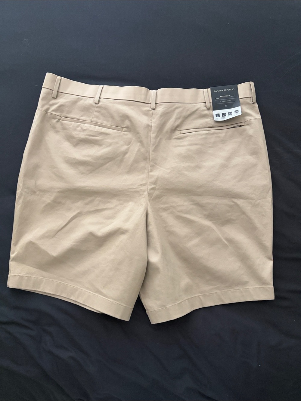 Banana Republic Men’s Khaki Flat-Front Shorts